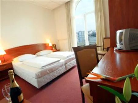 Hotel Hamburg Stadtzentrum 3*,